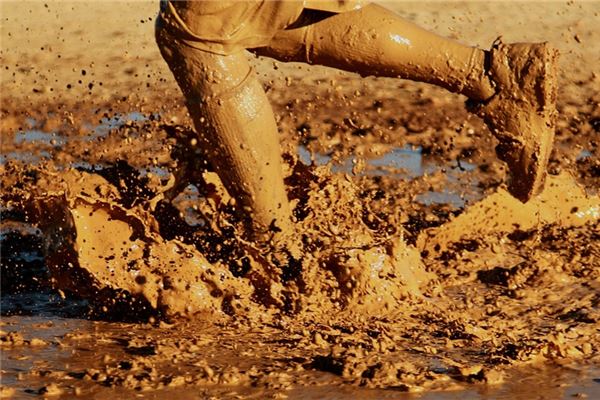 夢到了腳粘泥是什麼徵兆_周公解夢