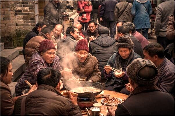 夢見孝服男人背對著我是什麼預兆_周公解夢官網