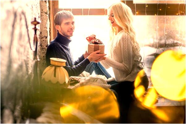 夢見自己站在魚塘邊網魚是什麼意思_周公解夢官網