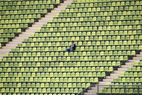 夢到了很多坐位有何寓意_周公解夢
