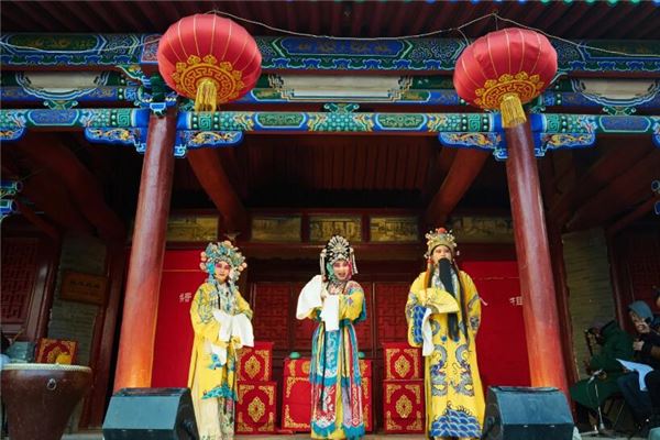 夢見別人唱戲_周公解夢