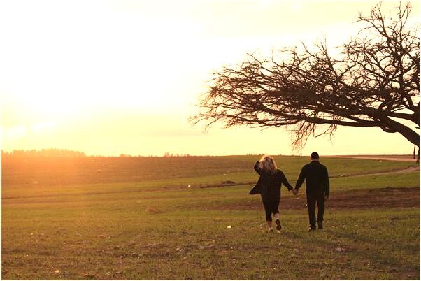 夢到了一個人走黑走道是什麼意思？_周公解夢官網