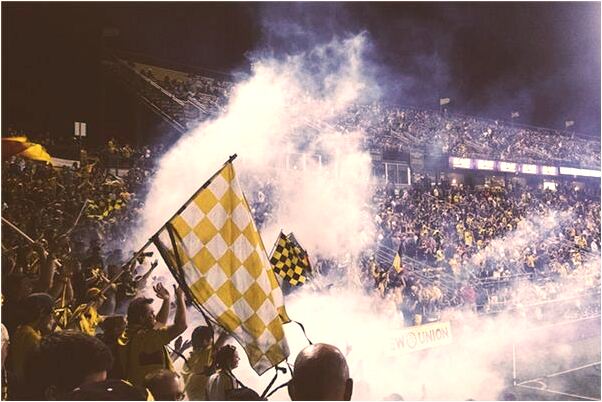 夢見江水漲的很大還有人釣魚什麼預兆_周公解夢官網