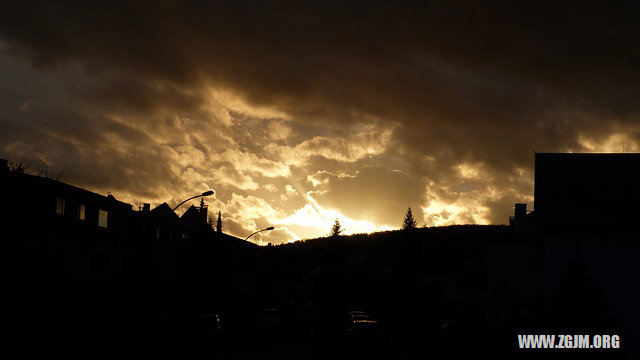 夢見跳樓自殺_周公解夢夢到跳樓自殺是什麼意思_做夢夢見跳樓自殺好不好_周公解夢官網