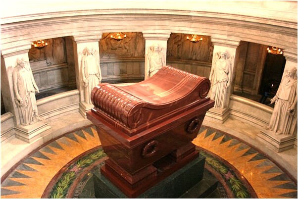 夢見男的拿斧子砍我是好是壞_周公解夢官網