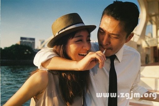 談戀愛時:愛情、麵包缺一不可的星座_十二星座