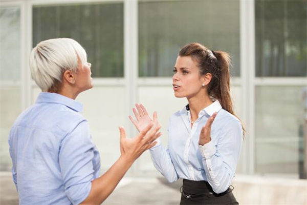 夢見跟親人吵架預示什麼_周公解夢