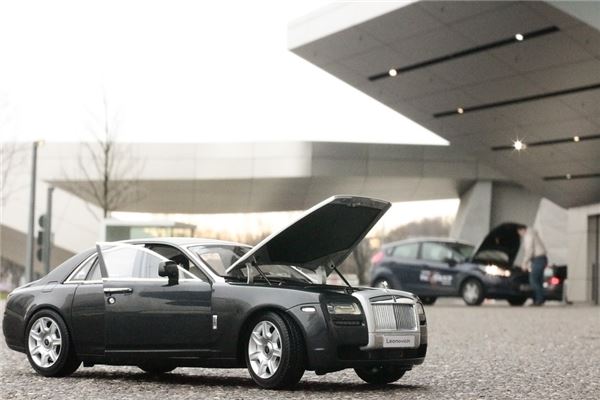 夢見別人開車掉河裡會是什麼預兆_周公解夢