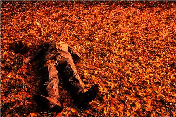 夢到山上被人嬉戲追趕是怎么回事_周公解夢官網