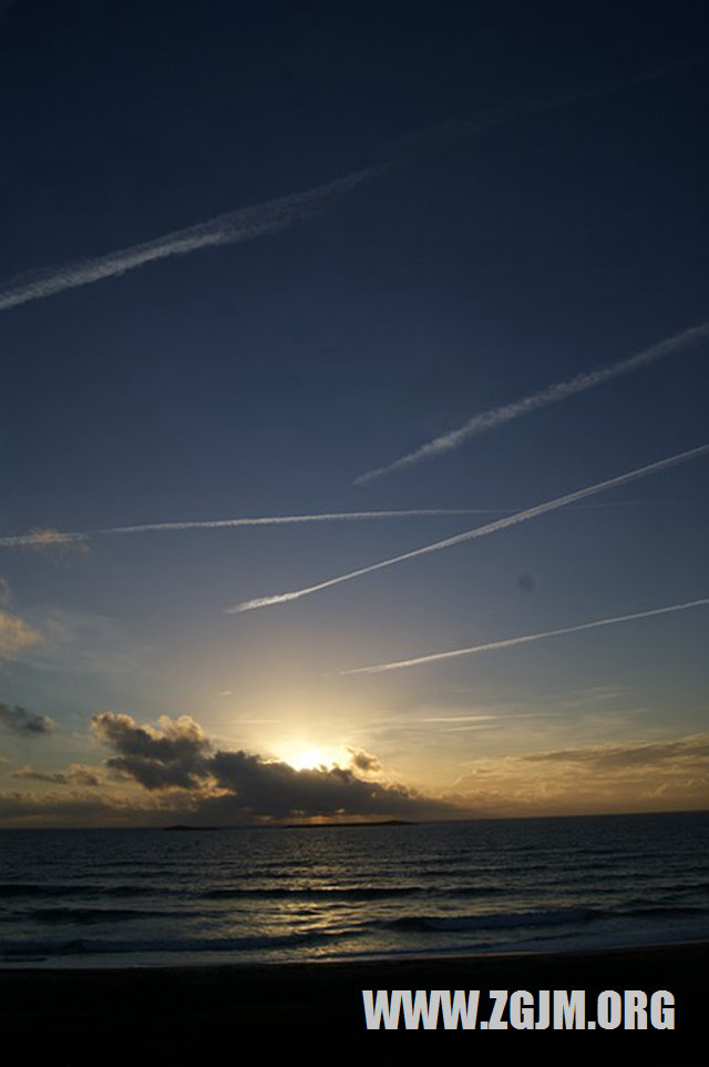 夢見錢被騙走了_周公解夢夢到錢被騙走了是什麼意思_做夢夢見錢被騙走了好不好_周公解夢官網