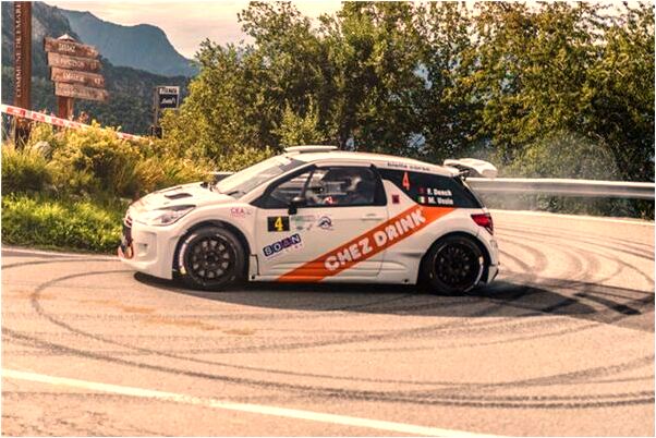 夢到了大蜘蛛抓自己大腿有什麼預示嗎_周公解夢官網