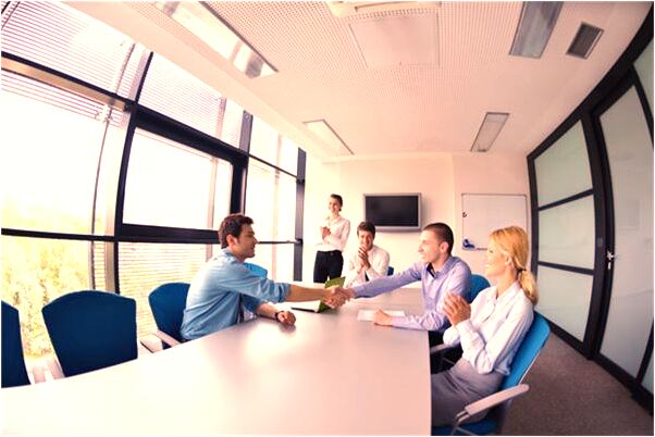 夢到我穿粉色白圓點上衣躺床上有什麼預示嗎_周公解夢官網