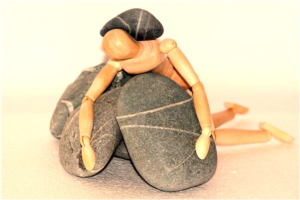 夢見地上裂縫自己掉進去了好不好_周公解夢官網