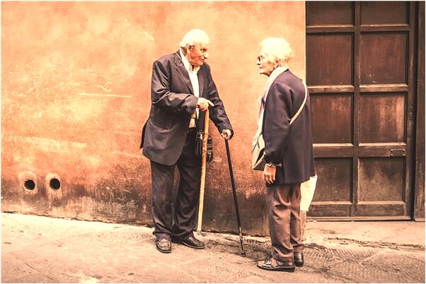 夢到了奶奶活著媽叫我回家燒紙是好的徵兆嗎_周公解夢官網