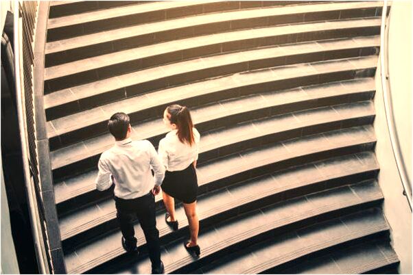 夢見拿扇門不記風險爬山要錢預示了什麼_周公解夢官網