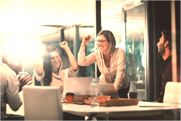 夢到手被別人割傷是什麼預兆_周公解夢官網