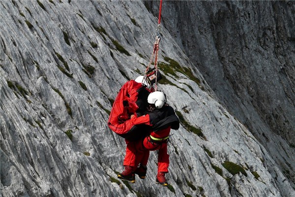 夢到高空摔下是吉兆嗎?_周公解夢