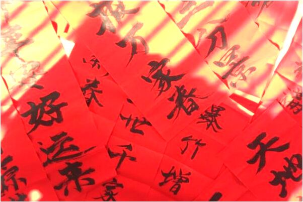 夢到被很多穿紅衣服的人驅逐有什麼含義_周公解夢官網