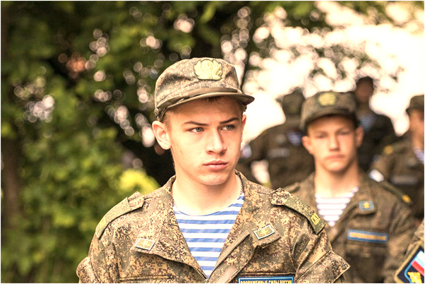 夢見和別人打架並且內褲被撕是什麼徵兆_周公解夢官網