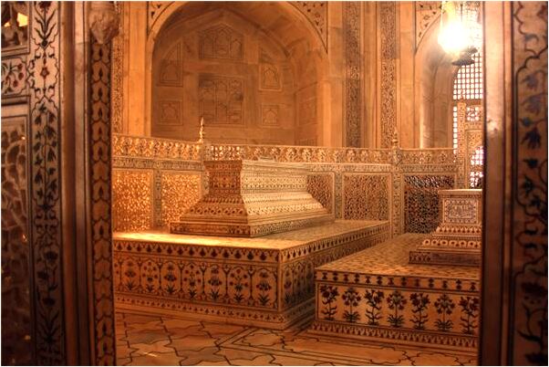 夢到了結凍的湖面下有金魚遊動是什麼意思？_周公解夢官網