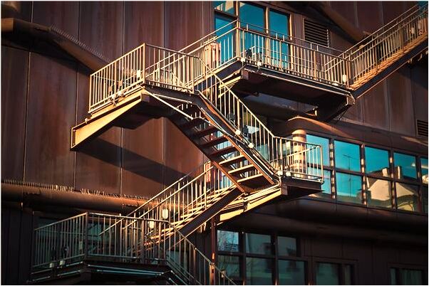 夢見在衛生間踩在便池子上洗澡是怎么回事_周公解夢官網