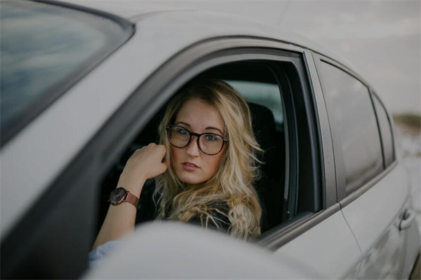 夢到開轎車預示什麼_周公解夢