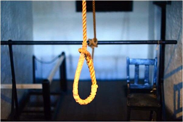 夢到陌生男人親我下面是什麼預兆_周公解夢官網