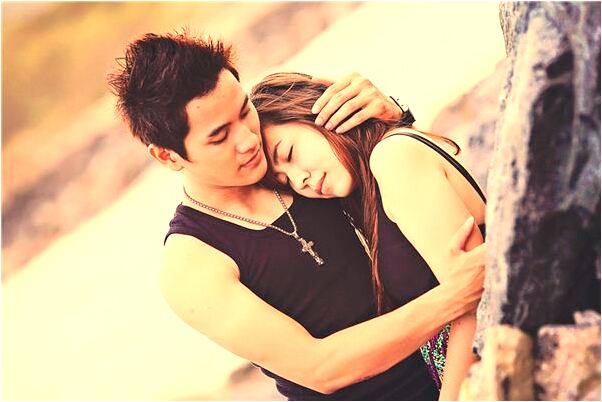 夢見客廳有水自己在上面塌陷有何寓意_周公解夢官網