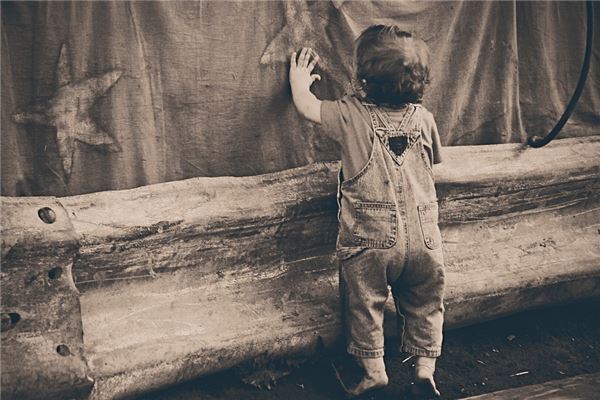 夢到孩子掉下去啥意思_周公解夢