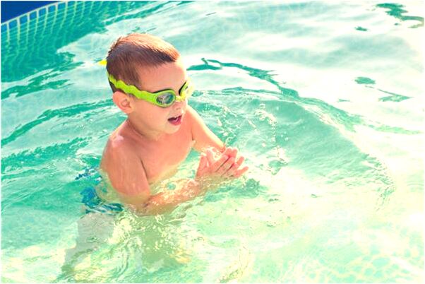 夢到在大海里很多人一起游泳預示什麼_周公解夢官網