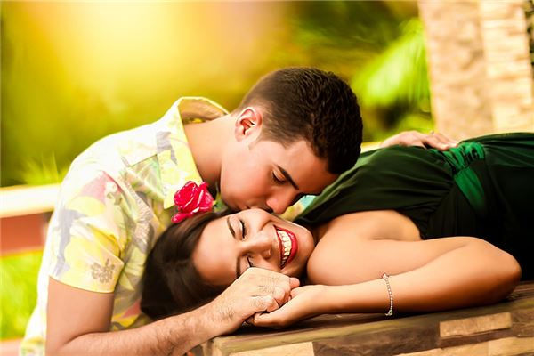 夢到和女同事發生關係代表著什麼_周公解夢