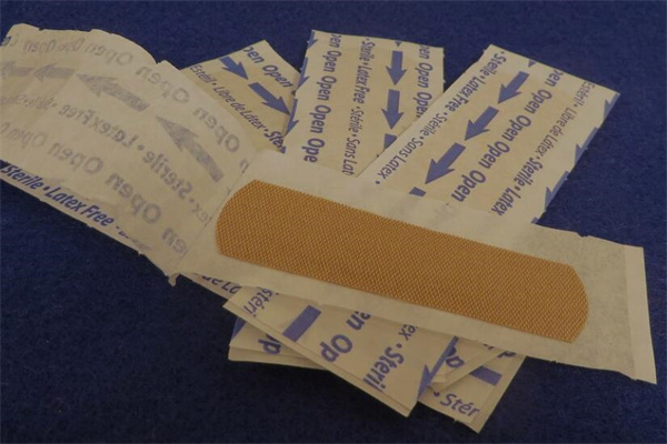 夢到了創可貼是咋回事_周公解夢