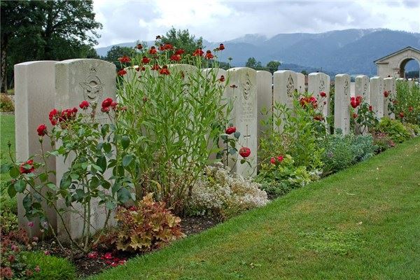 夢到墳墓死人是什麼徵兆_周公解夢