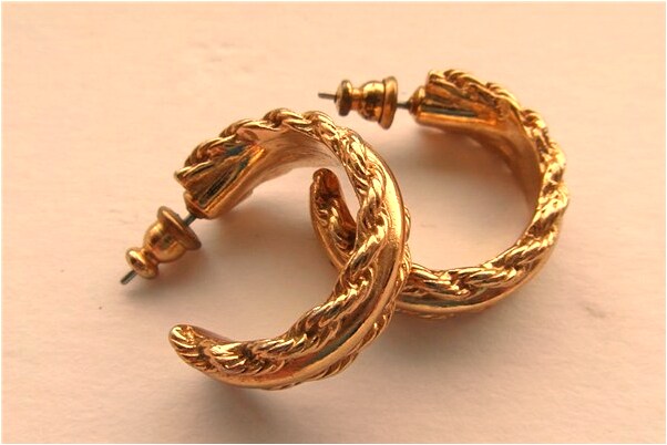 夢到換衣服被人看到是什麼預兆_周公解夢官網