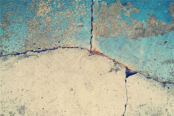 夢到了牆倒砸人有什麼含義_周公解夢