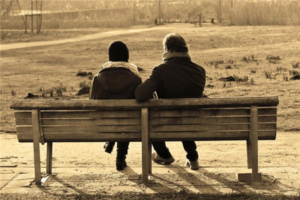 夢見死去的親人還活著並和我說話_周公解夢