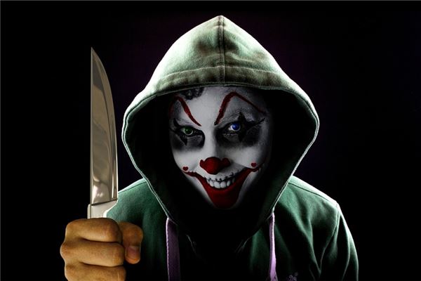 夢到拿刀追我是啥預兆_周公解夢