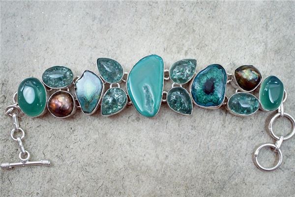 夢到手鐲碎會是什麼預兆_周公解夢