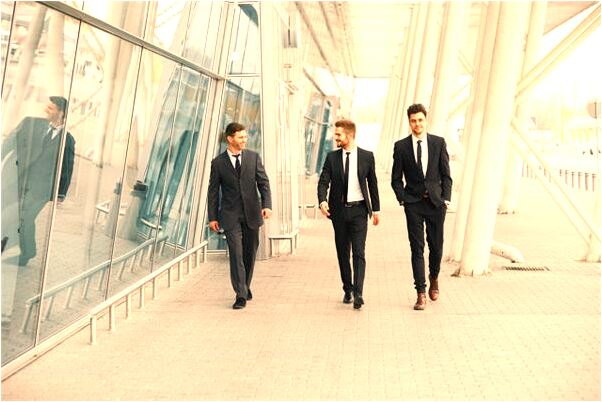 夢到了男人掙脫捆著的手走向我有什麼預示嗎_周公解夢官網