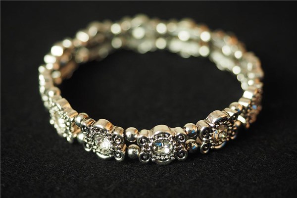 夢到金手鍊斷了是什麼預兆_周公解夢