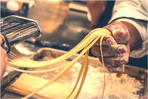 夢見找火葬場裡的人借車是啥預兆_周公解夢官網