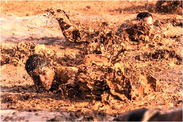 夢到自己掉進黑洞裡是什麼預兆_周公解夢官網