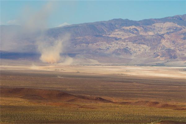 夢到颳大風_周公解夢