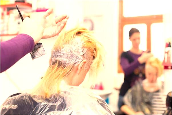 夢見自己在雨中哭泣什麼預兆_周公解夢官網