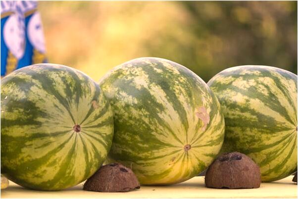 夢見衣服兩開預示著什麼_周公解夢官網