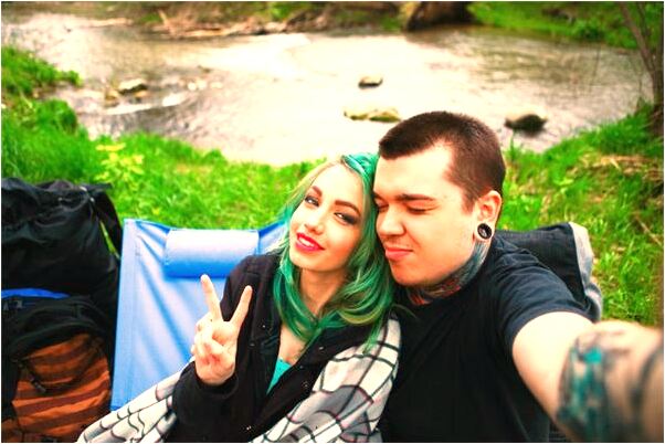 夢到了一隻手指戴了兩個戒指有什麼寓意嗎_周公解夢官網