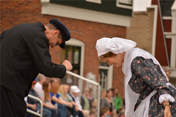 夢見兩個男的給我鞠躬怎么樣_周公解夢