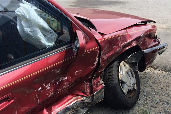 夢到自己開車撞車了怎么回事_周公解夢