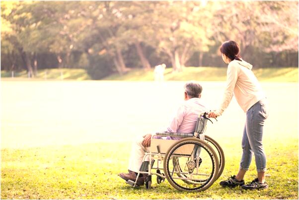 夢見湖崖邊釣魚滑入湖中意味什麼_周公解夢官網