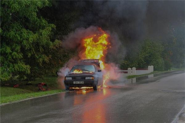 夢到車子爆炸代表著什麼?_周公解夢